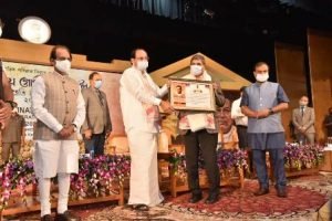 Vice President Venkaiah Naidu confers Assam Government’s biennial Lokapriya Gopinath Bordoloi Award for National Integration and National Contribution on 3 awardees